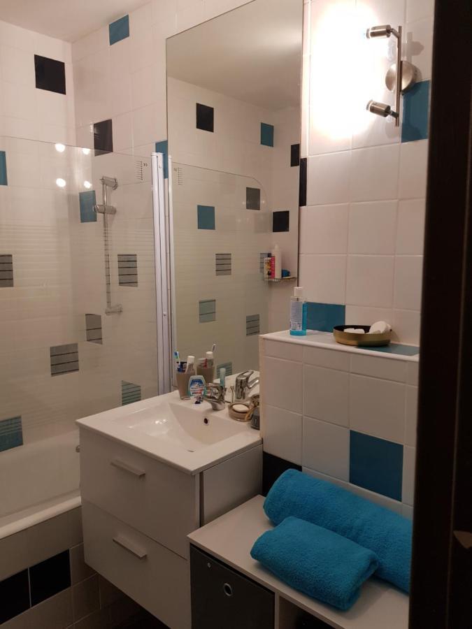 Chambre Spacieuse - Dressing - Sdb Communes - Parking Prive Nimes Exterior photo