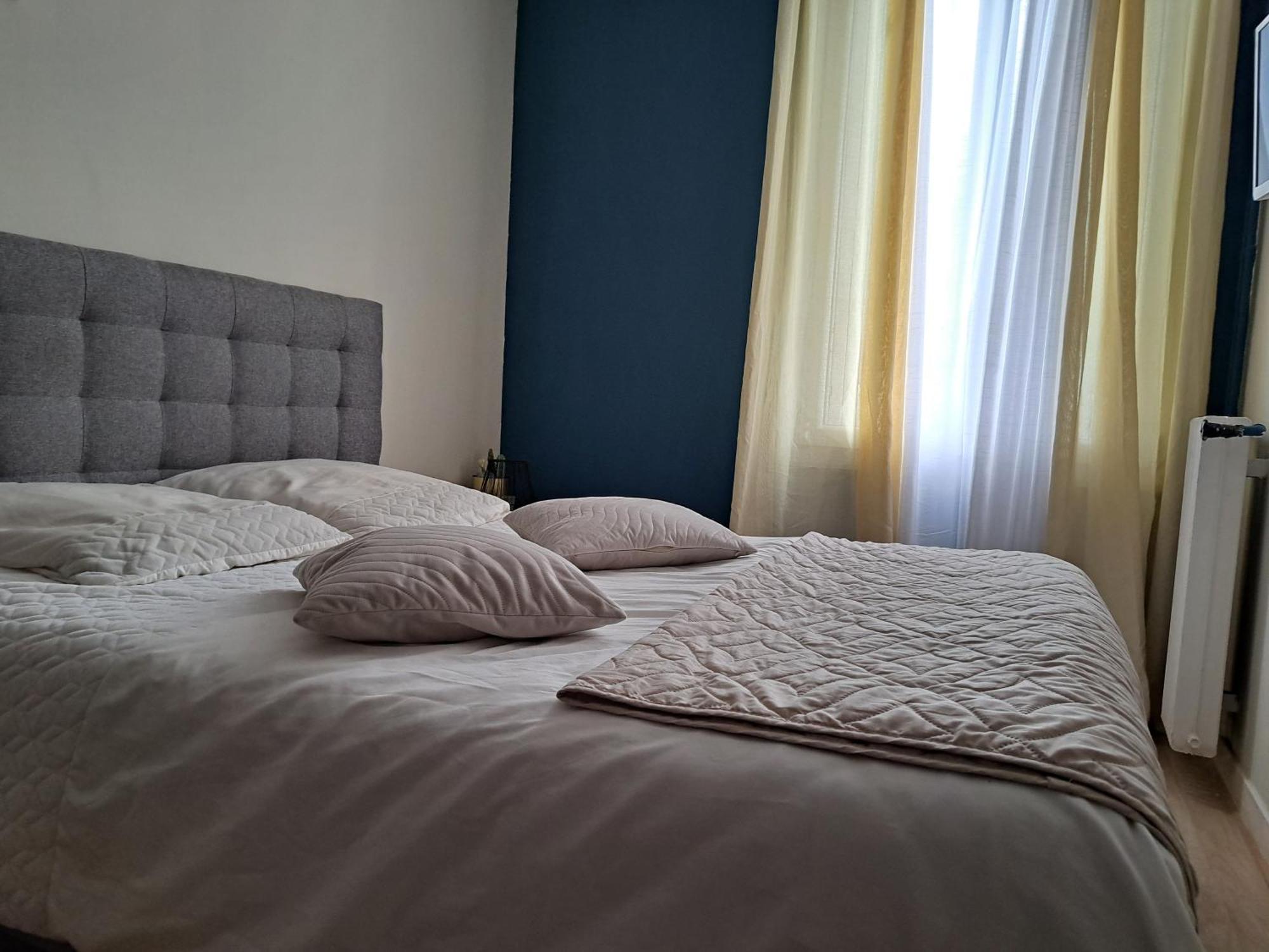 Chambre Spacieuse - Dressing - Sdb Communes - Parking Prive Nimes Exterior photo